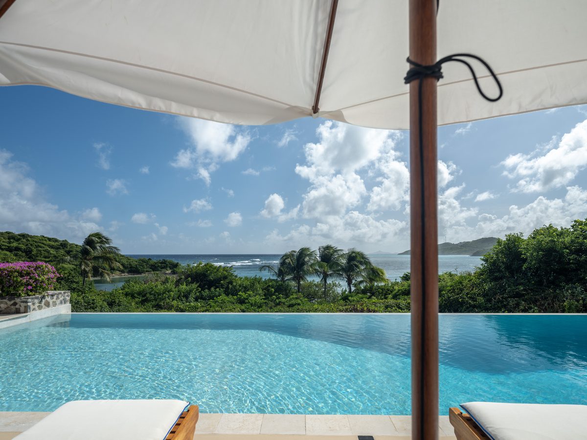 Big Blue Ocean, the infinity pool under the umbrella