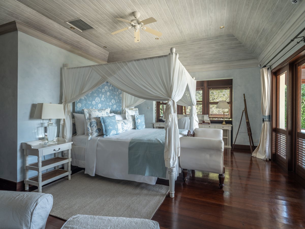 Big Blue Ocean, a bedroom