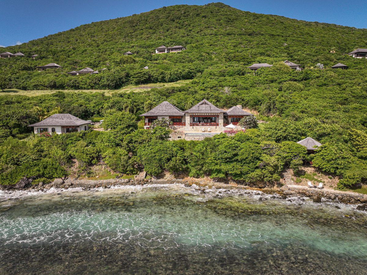 Beach House, the villa above the reef