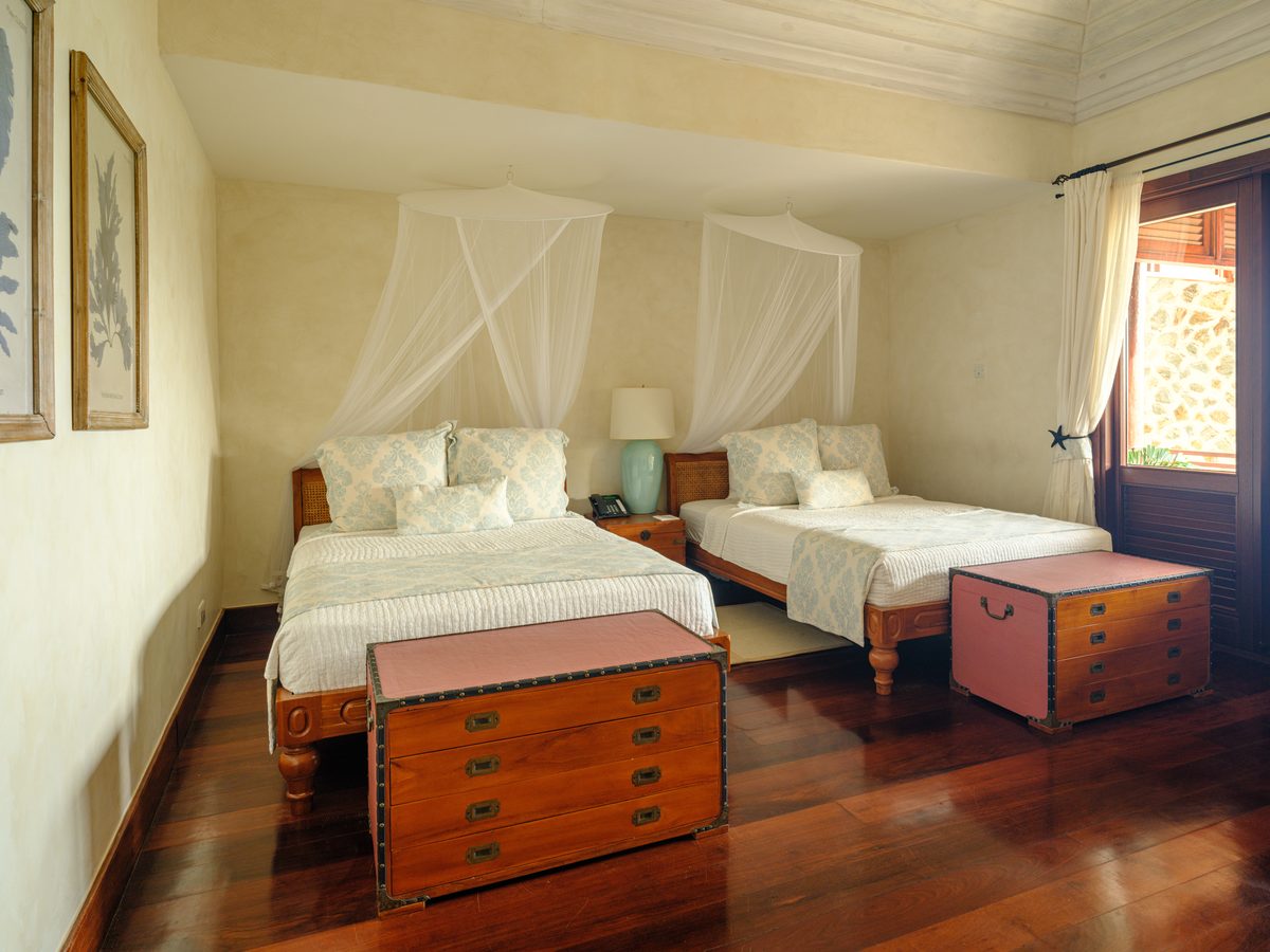Beach House, a twin bedroom