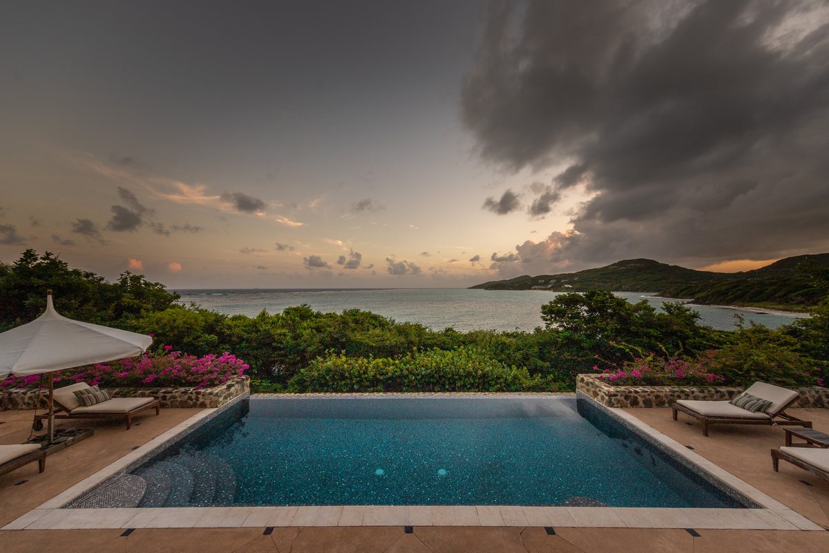 Beach House, the pool at dusk