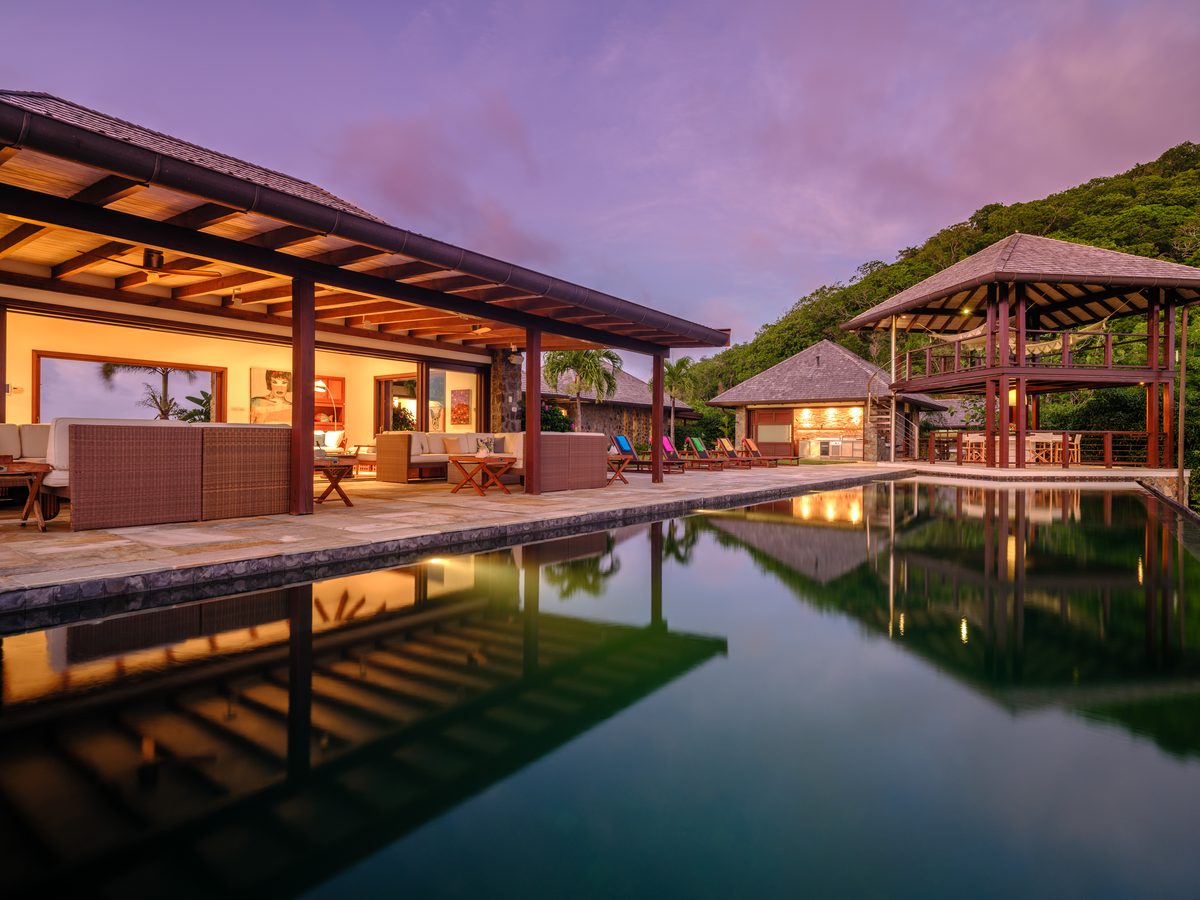 Il Sogno, loungers along the pool terrace