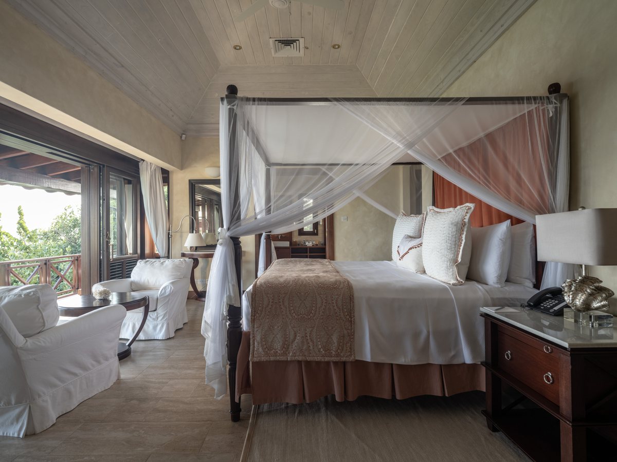 Little Blue Ocean, a bedroom with a four-poster bed
