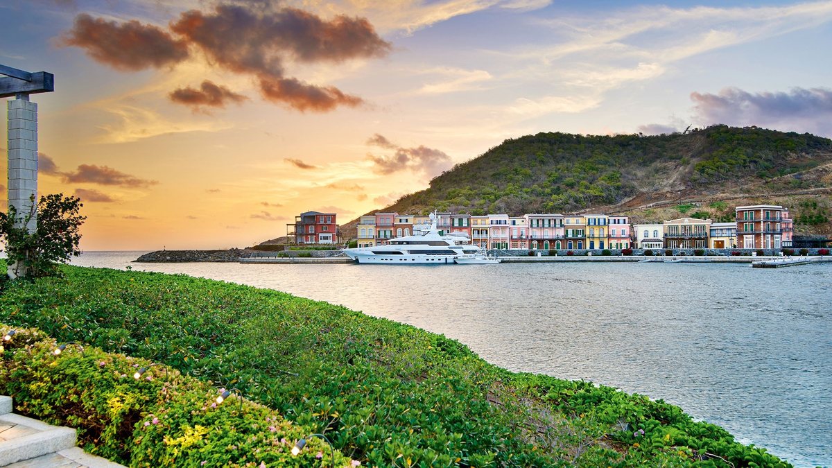 Sandy Lane Yacht Club: The marina on the north-west coast