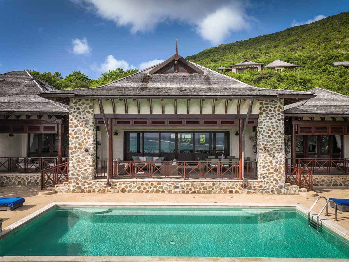 Maison Tranquille, the pool and the villa
