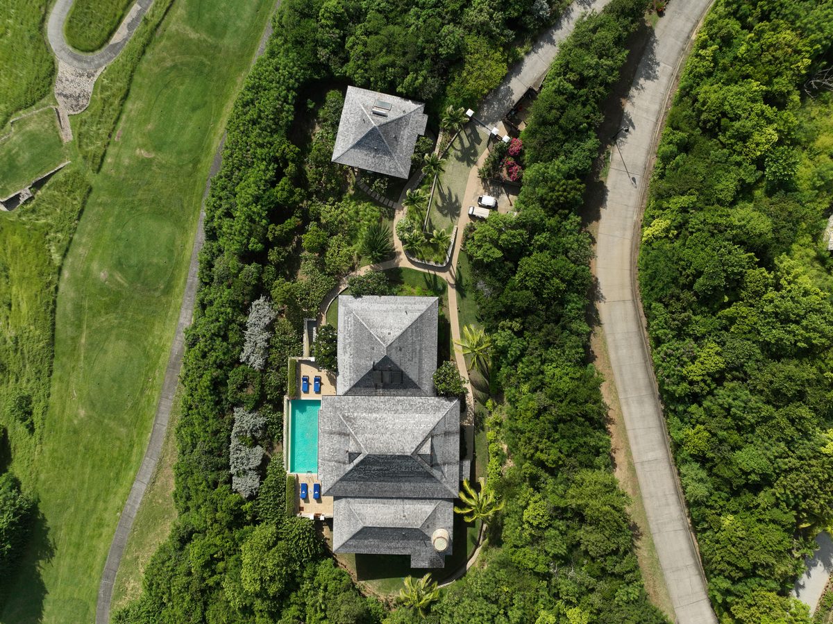 Maison Tranquille, from the air, the villa beside the course