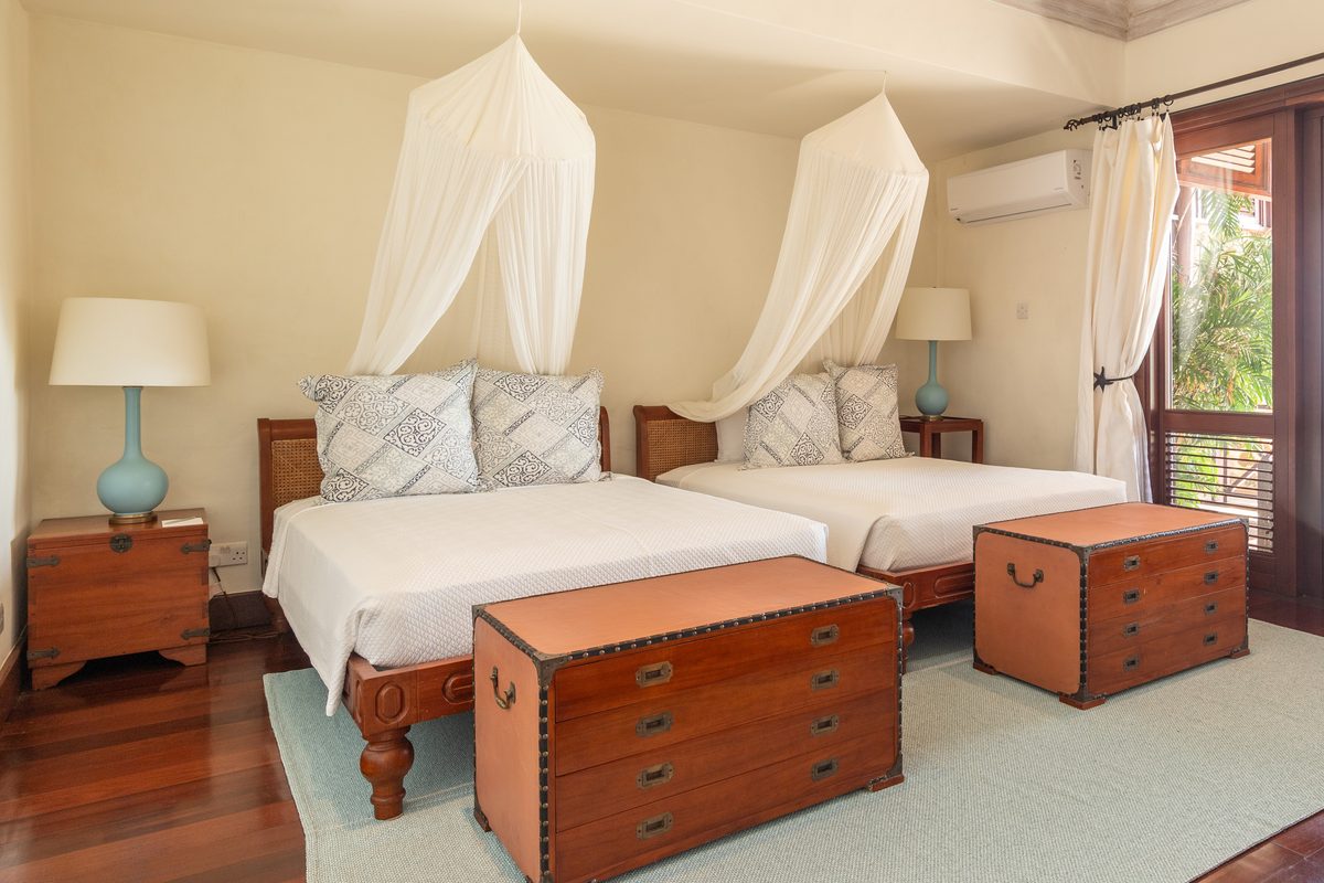 Maison Tranquille, a twin bedroom