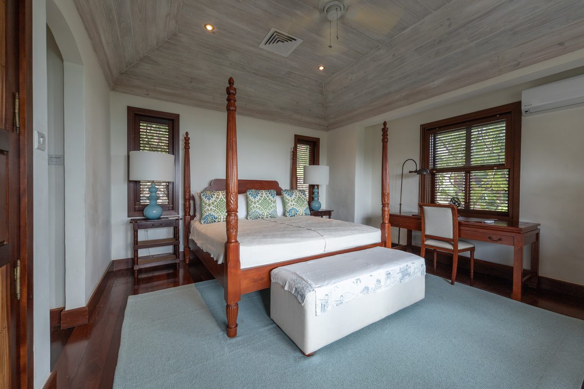 Maison Tranquille, a bedroom