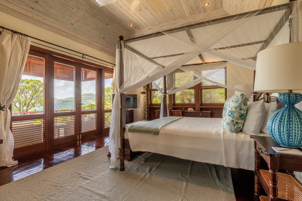 Maison Tranquille, a bedroom
