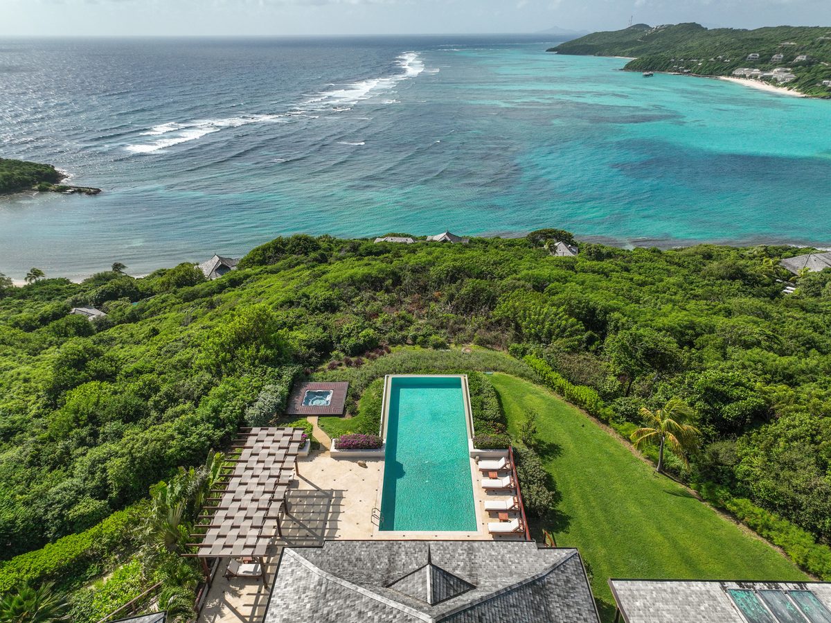 Silver Turtle, the pool and the reef beyond