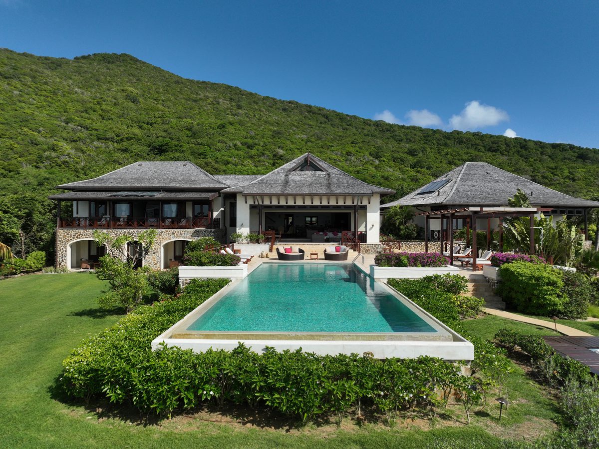 Silver Turtle, the villa across the pool
