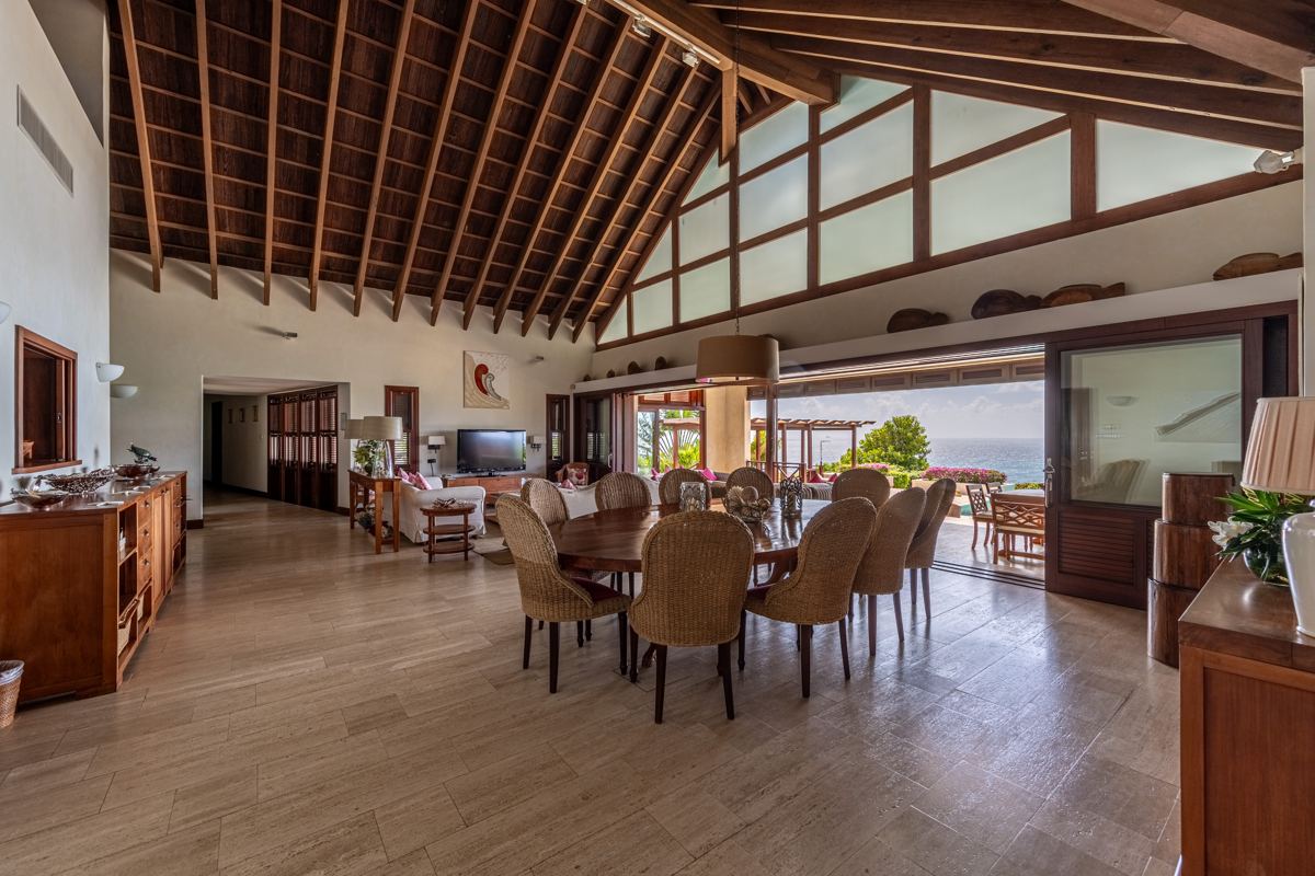 Silver Turtle, the living and dining room