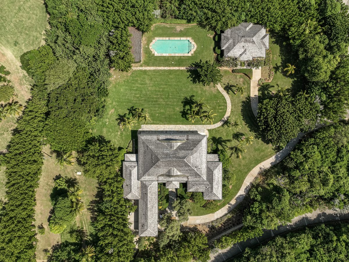 Turtle Creek, from the air, the villa, the lawn and the pool
