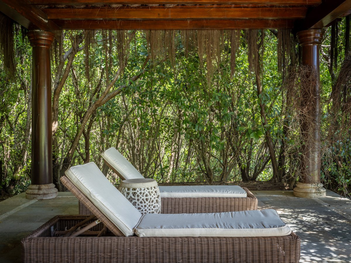 Turtle Creek, loungers under the pergola