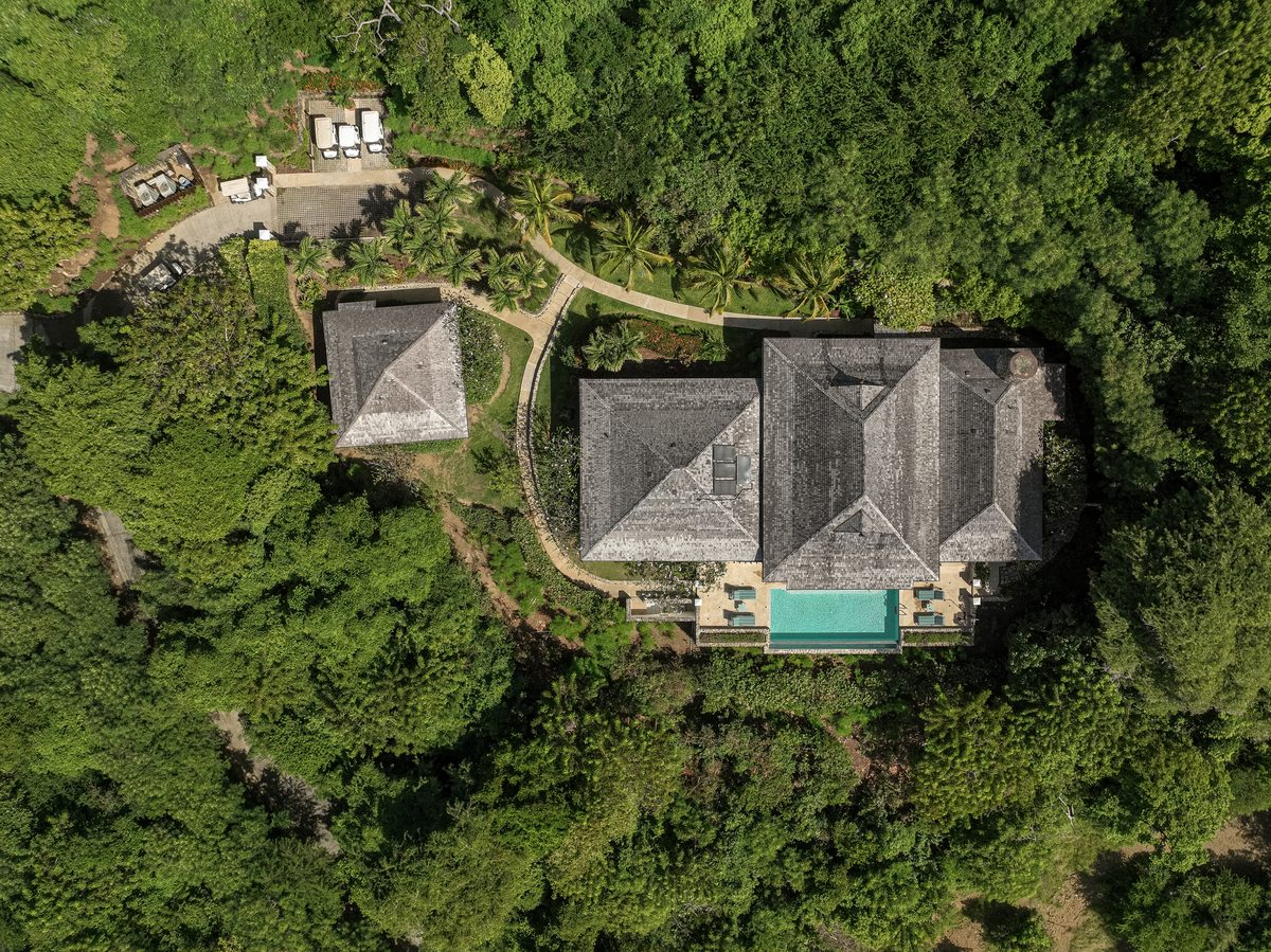 Villa Ritz, from the air, the villa and its pool