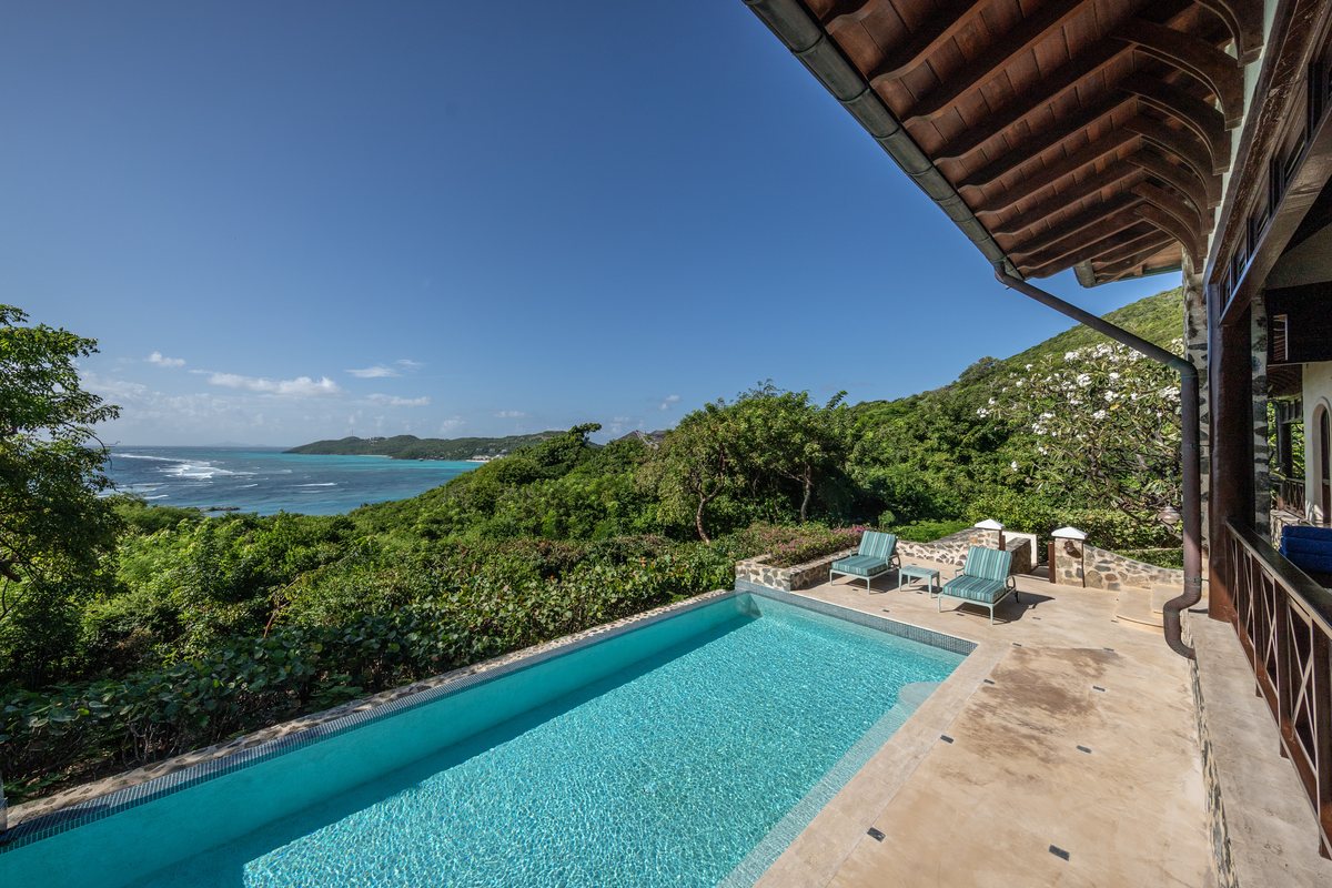 Villa Ritz, the pool and the view